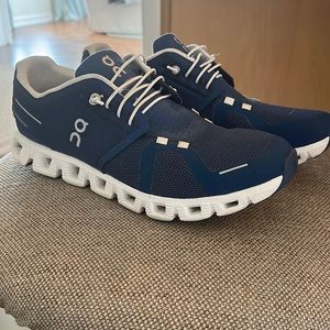 Cloud 5 size 10.5 EUC